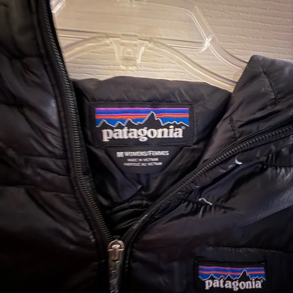 Patagonia - Women’s Micro Puff® Hoody - Like New! - Picture 3 of 3